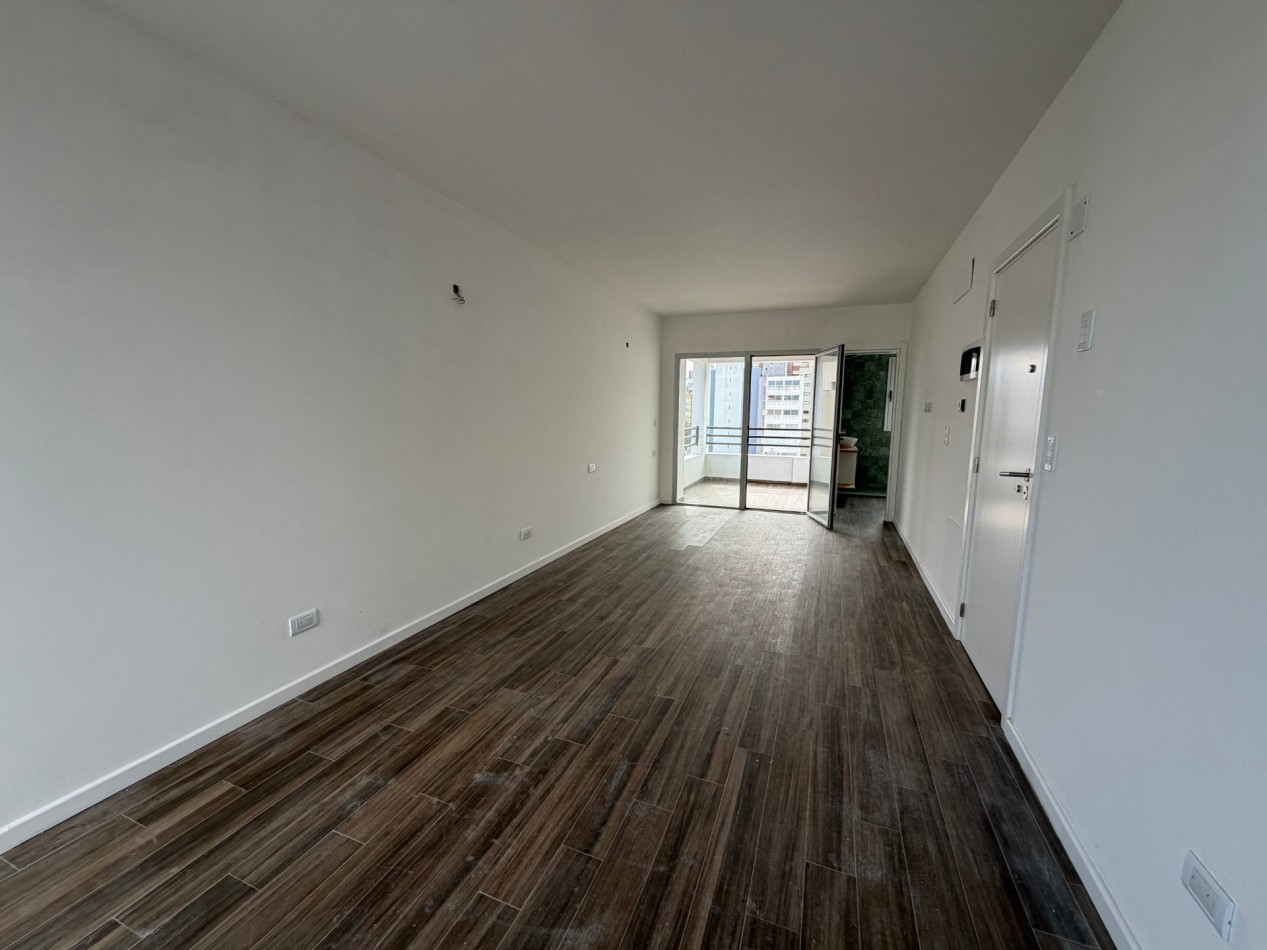 SEMIPISO DE UN AMBIENTE CON BALCON TERRAZA A ESTRENAR - PLAZA MITRE