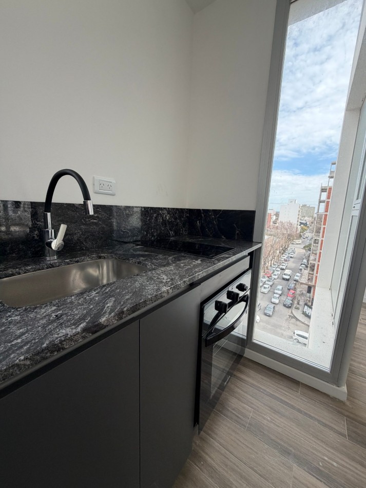 SEMIPISO DE UN AMBIENTE CON BALCON TERRAZA A ESTRENAR - PLAZA MITRE