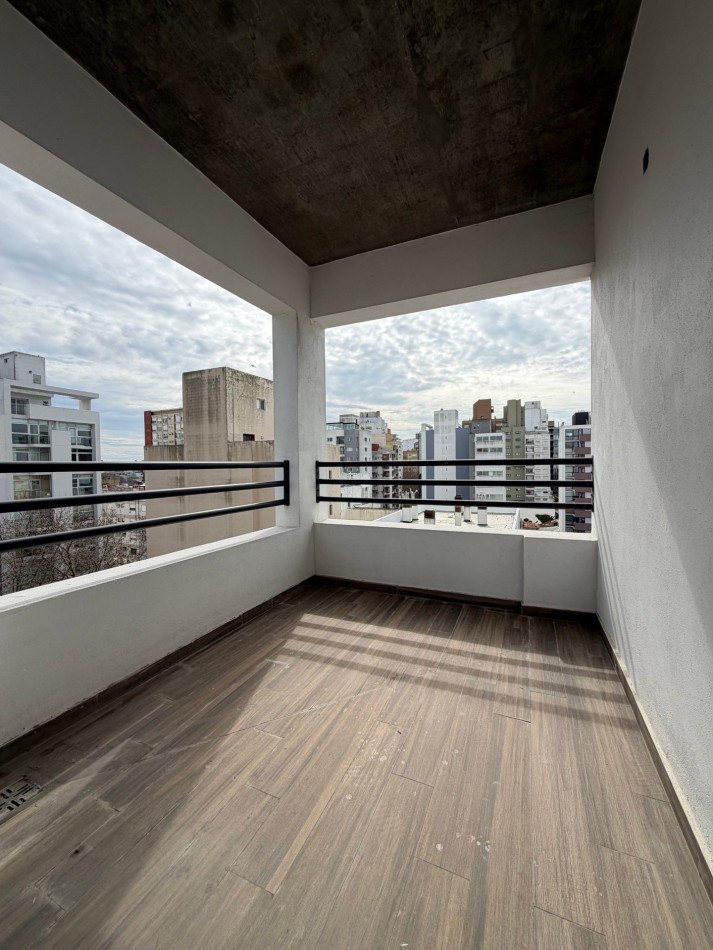 SEMIPISO DE UN AMBIENTE CON BALCON TERRAZA A ESTRENAR - PLAZA MITRE