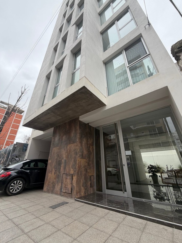 SEMIPISO DE UN AMBIENTE CON BALCON TERRAZA A ESTRENAR - PLAZA MITRE