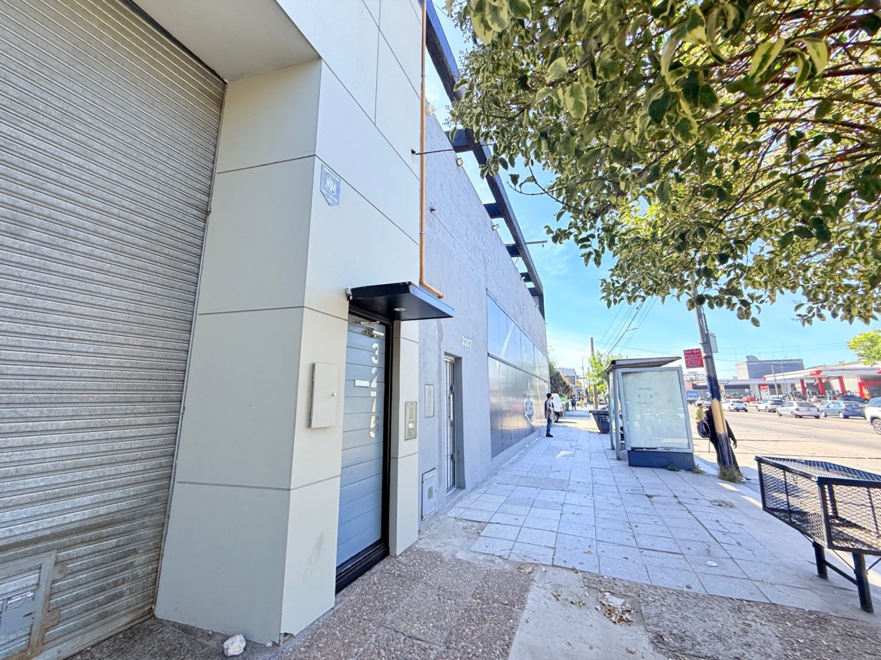 VENTA EN BLOCK - IMPORTANTE GALPON + 5 OFICINAS SOBRE AV. JUAN B JUSTO - POSIBILIDAD DE FINANCIACION