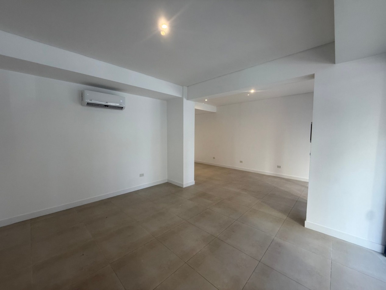 MODERNO LOCAL EN VENTA EN ZONA MACROCENTRO 