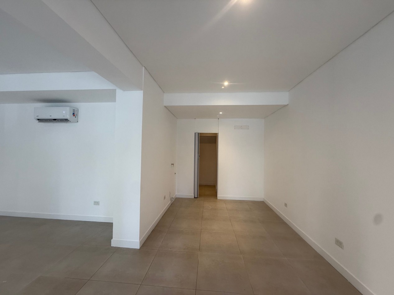 MODERNO LOCAL EN VENTA EN ZONA MACROCENTRO 