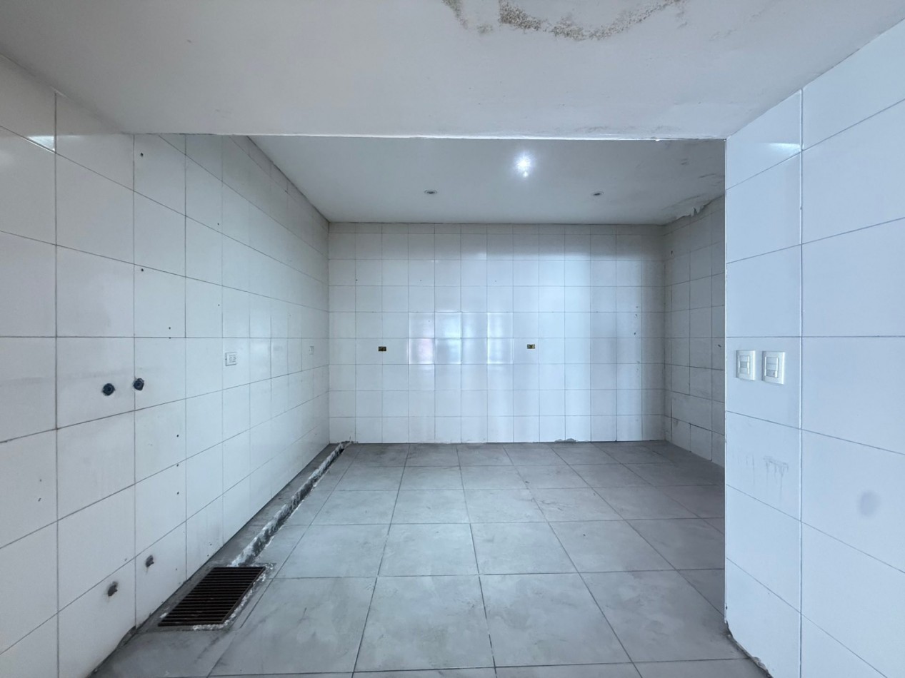 ALQUILER IMPORTANTE LOCAL COMERCIAL-GALPON SOBRE AV. JUAN B JUSTO
