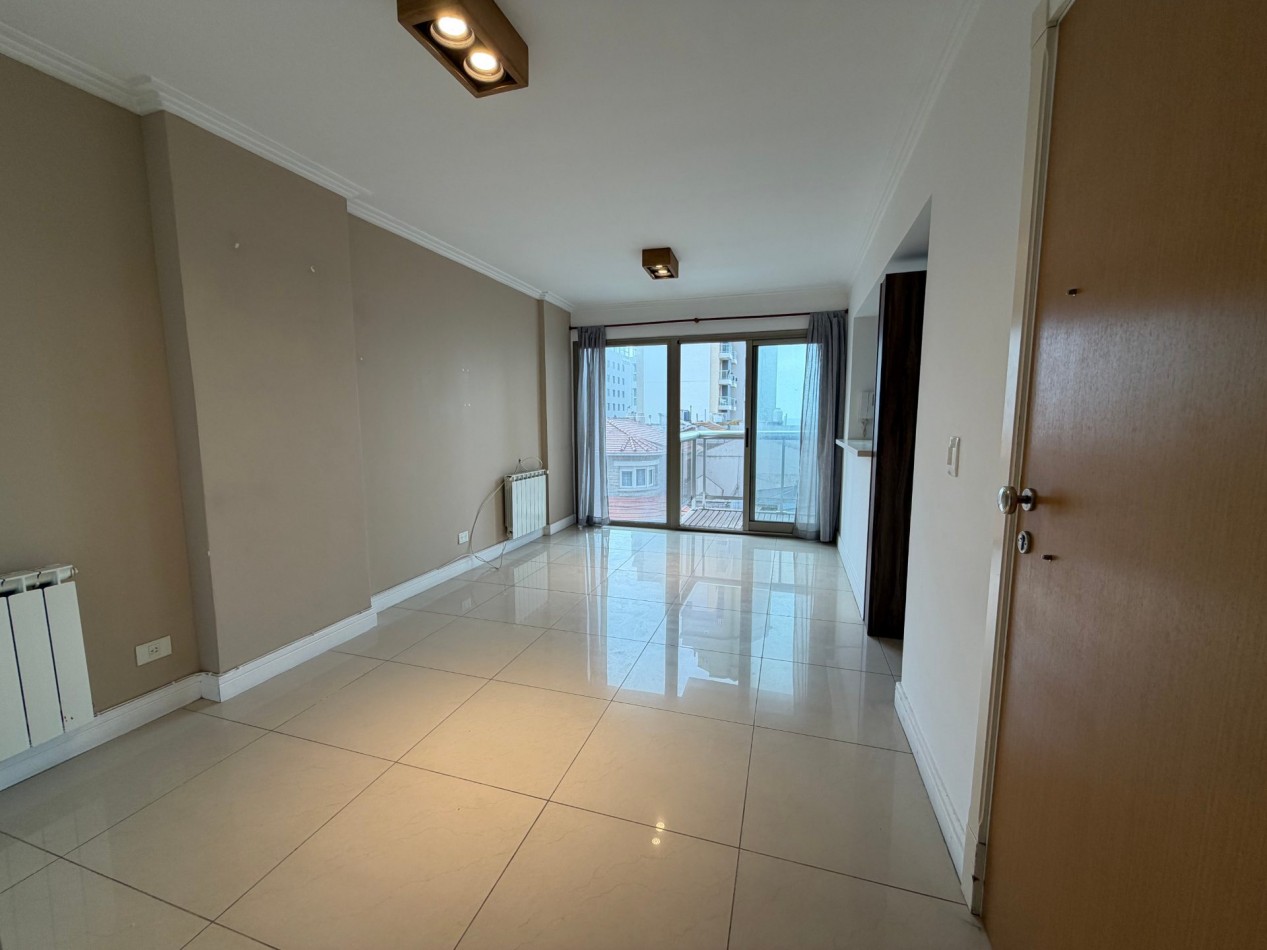SEMIPISO 2 AMBIENTES CON BALCON A LA CALLE A UNA CUADRA DEL MAR - LA PERLA