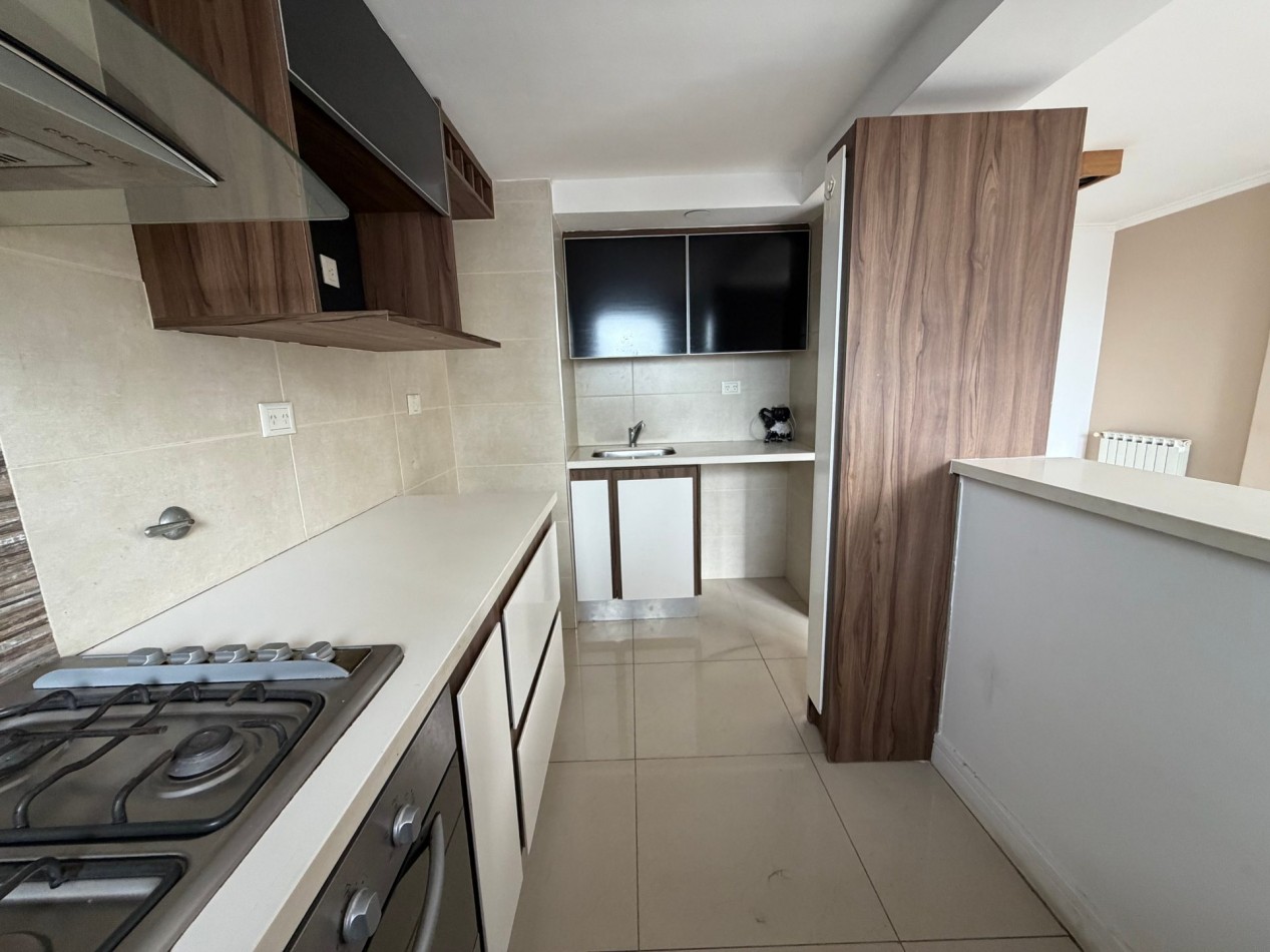 SEMIPISO 2 AMBIENTES CON BALCON A LA CALLE A UNA CUADRA DEL MAR - LA PERLA