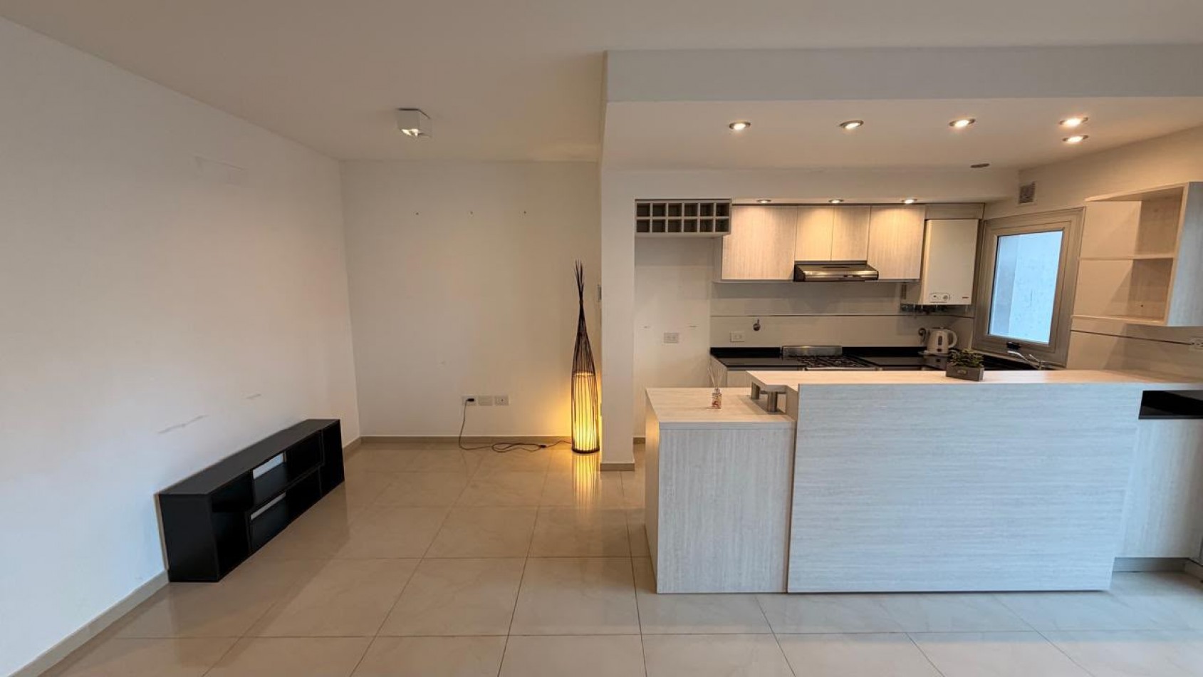 VENTA MODERNO 2 AMBIENTES CON BALCON Y PARRILLA - MACROCENTRO