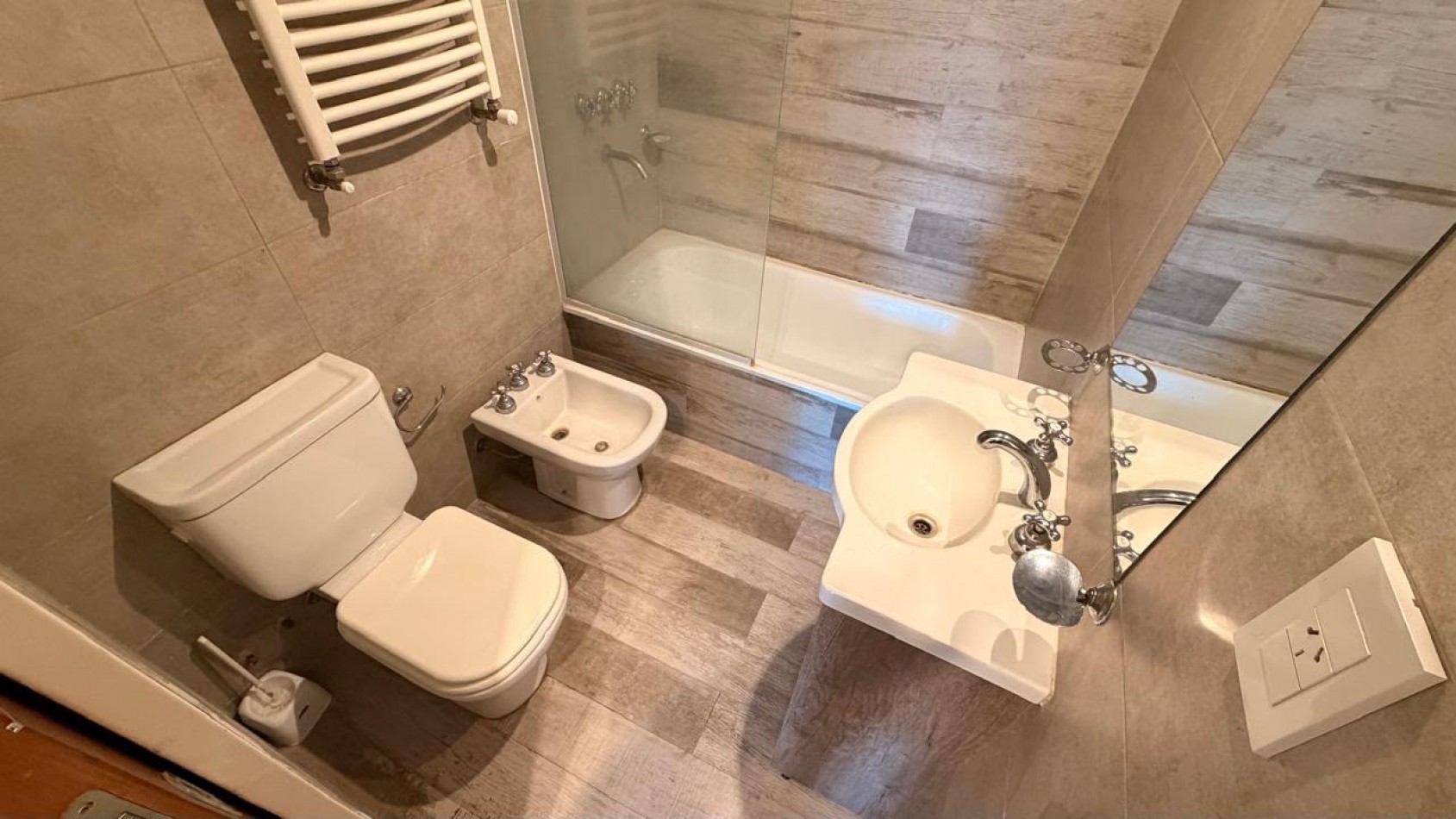 VENTA MODERNO 2 AMBIENTES CON BALCON Y PARRILLA - MACROCENTRO