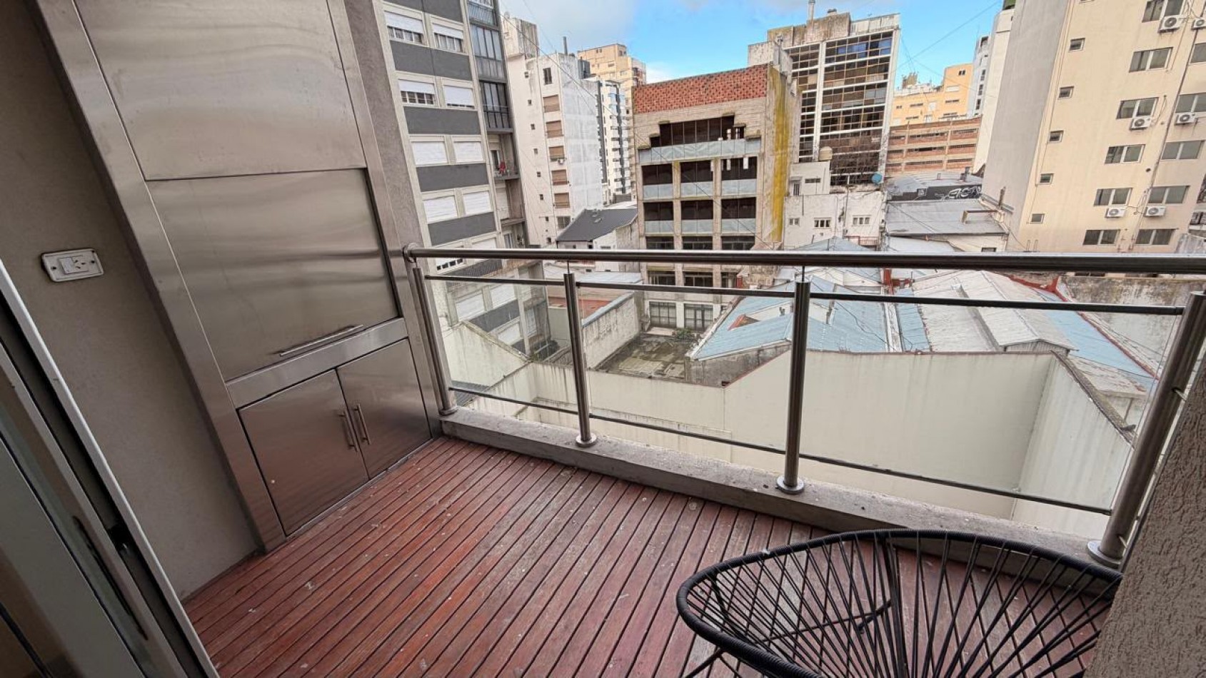 VENTA MODERNO 2 AMBIENTES CON BALCON Y PARRILLA - MACROCENTRO