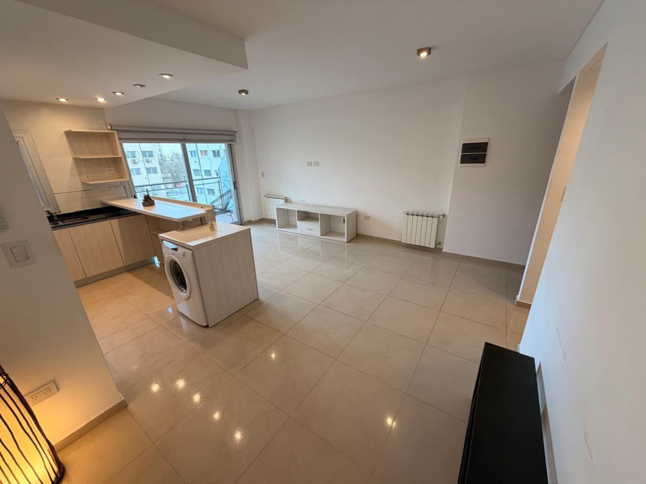 VENTA MODERNO 2 AMBIENTES CON BALCON Y PARRILLA - MACROCENTRO