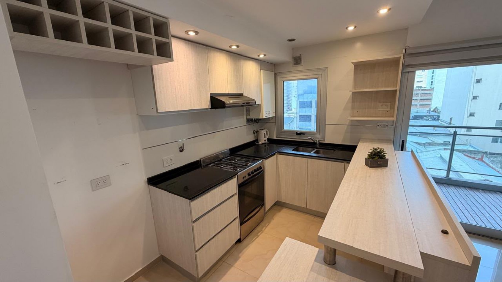 VENTA MODERNO 2 AMBIENTES CON BALCON Y PARRILLA - MACROCENTRO