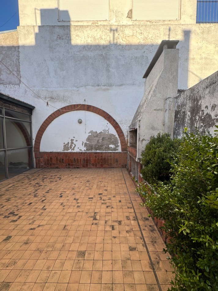 CASA EN VENTA 4 AMBIENTES CON PLAYROOM APTA CREDITO - BARRIO SAN JOSE