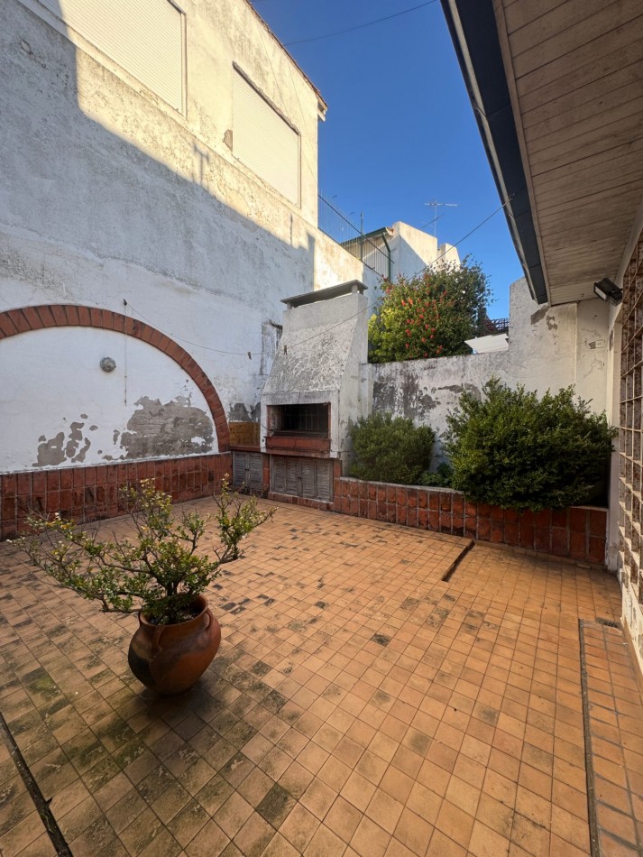 CASA EN VENTA 4 AMBIENTES CON PLAYROOM APTA CREDITO - BARRIO SAN JOSE