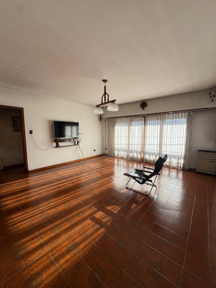 CASA EN VENTA 4 AMBIENTES CON PLAYROOM APTA CREDITO - BARRIO SAN JOSE