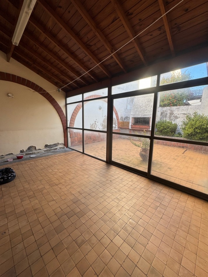 CASA EN VENTA 4 AMBIENTES CON PLAYROOM APTA CREDITO - BARRIO SAN JOSE