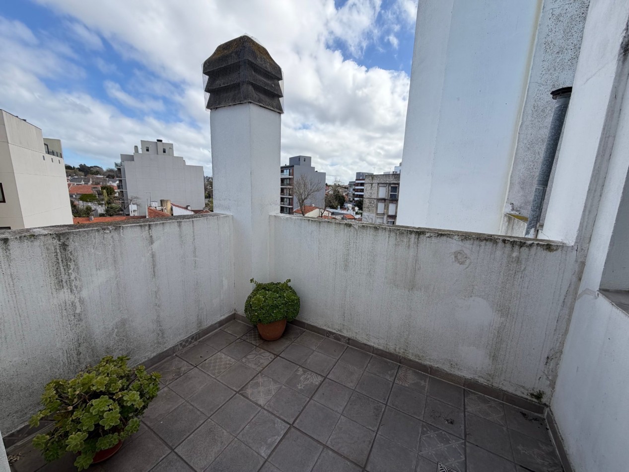 VENTA 4 AMBIENTES EN DUPLEX CON COCHERA - APTO CREDITO - ZONA GUEMES