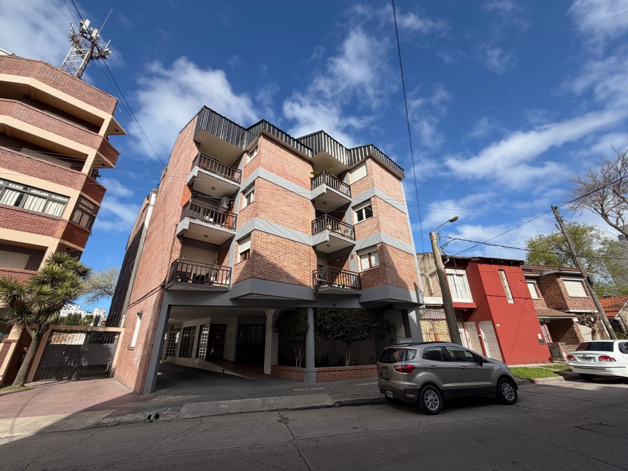 VENTA 4 AMBIENTES EN DUPLEX CON COCHERA - APTO CREDITO - ZONA GUEMES