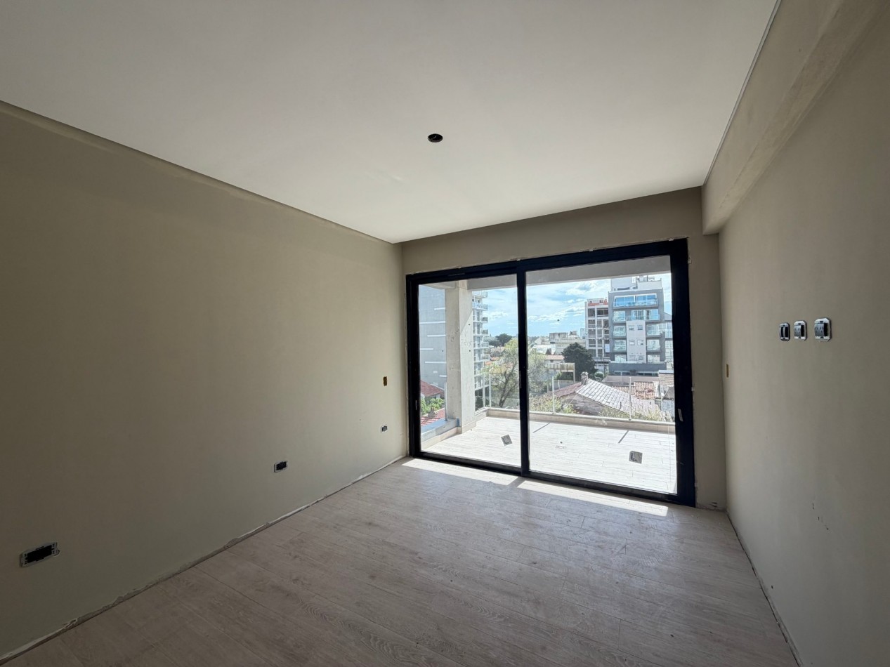 PISO COMPLETO CON VISTA AL MAR Y DOS COCHERAS - PLAYA GRANDE - EDIFICIO LA PALMA V