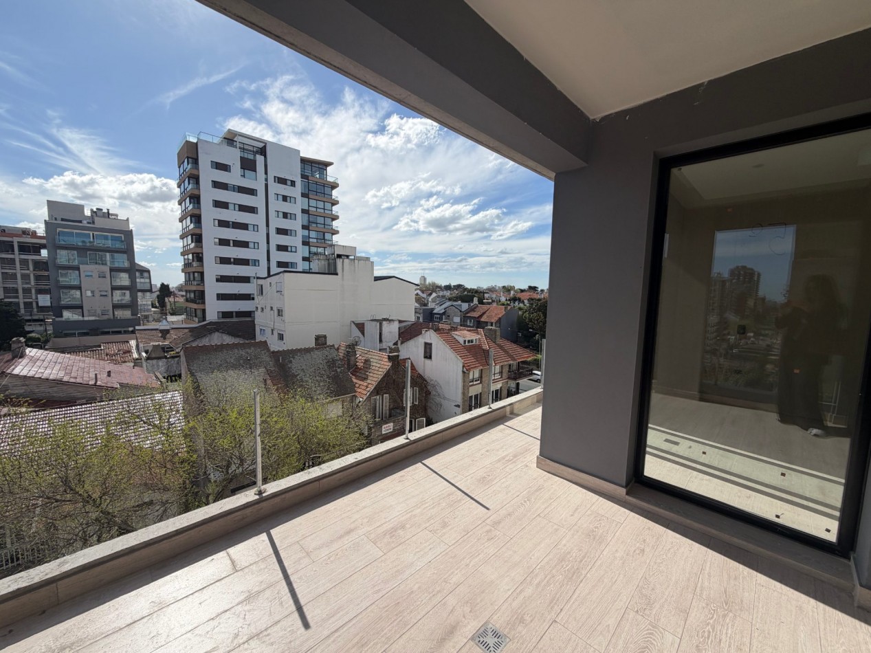 PISO COMPLETO CON VISTA AL MAR Y DOS COCHERAS - PLAYA GRANDE - EDIFICIO LA PALMA V