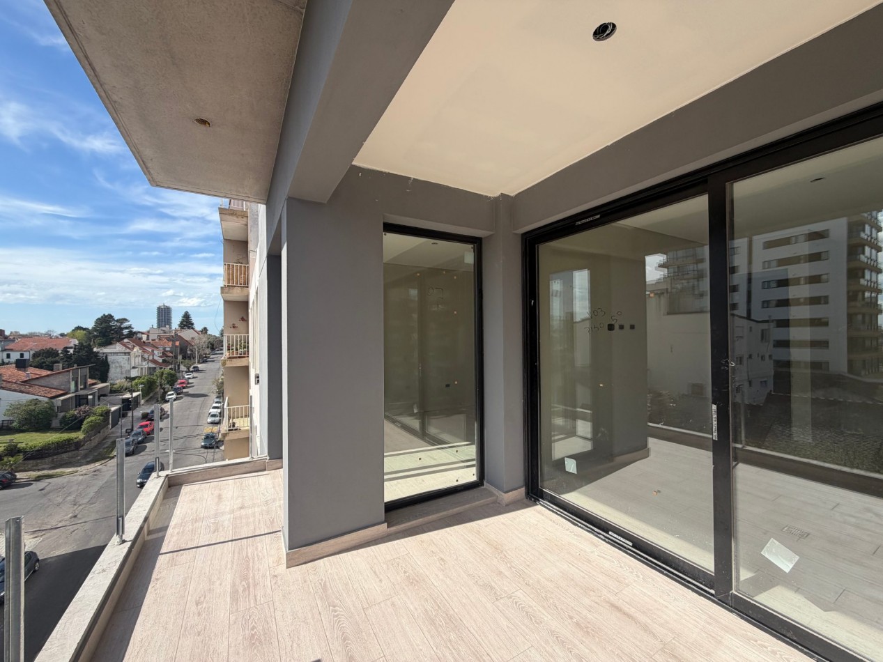 PISO COMPLETO CON VISTA AL MAR Y DOS COCHERAS - PLAYA GRANDE - EDIFICIO LA PALMA V