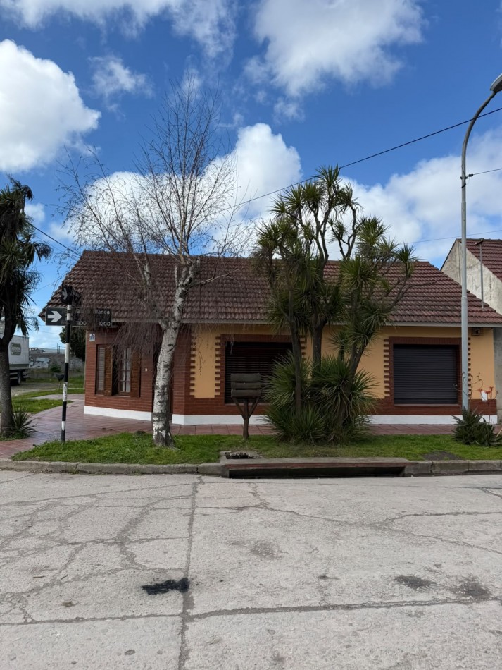 CHALET APTO CREDITO CON GARAJE DOBLE Y DEPARTAMENTO - BARRIO LOPEZ DE GOMARA