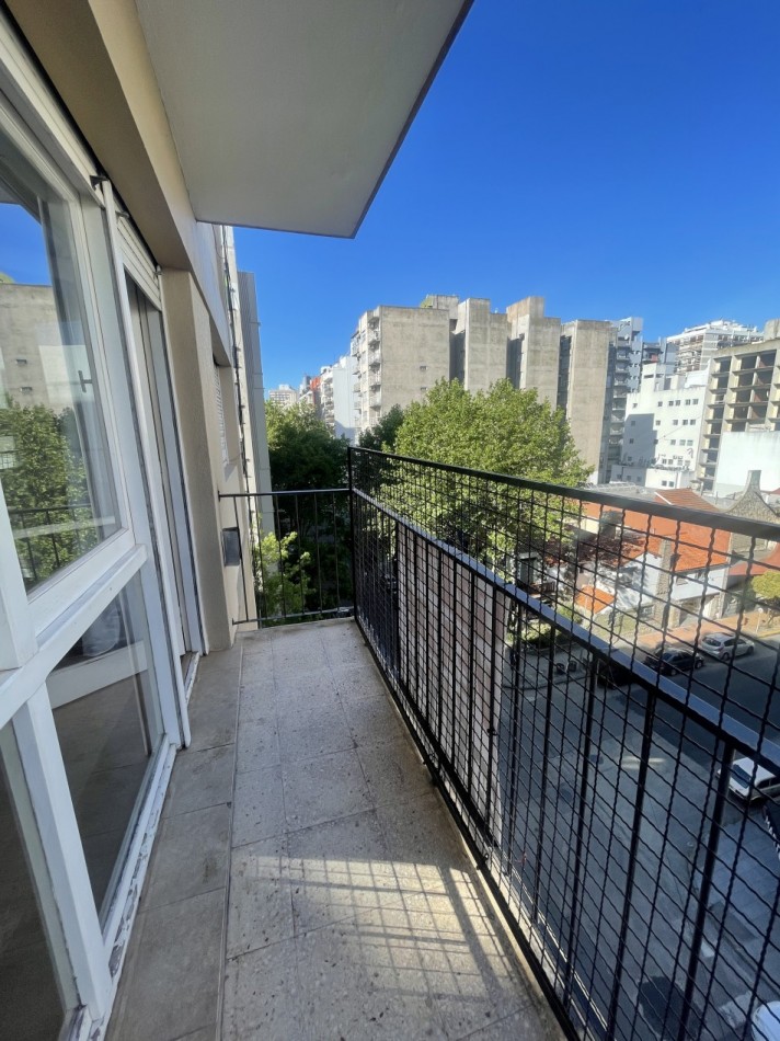 ()DEPARTAMENTO DE DOS AMBIENTES CON BALCON A LA CALLE. MAR DEL PLATA