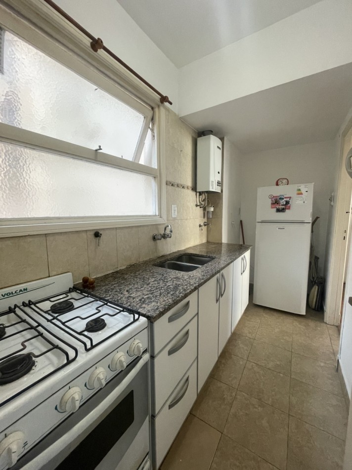 ()DEPARTAMENTO DE DOS AMBIENTES CON BALCON A LA CALLE. MAR DEL PLATA