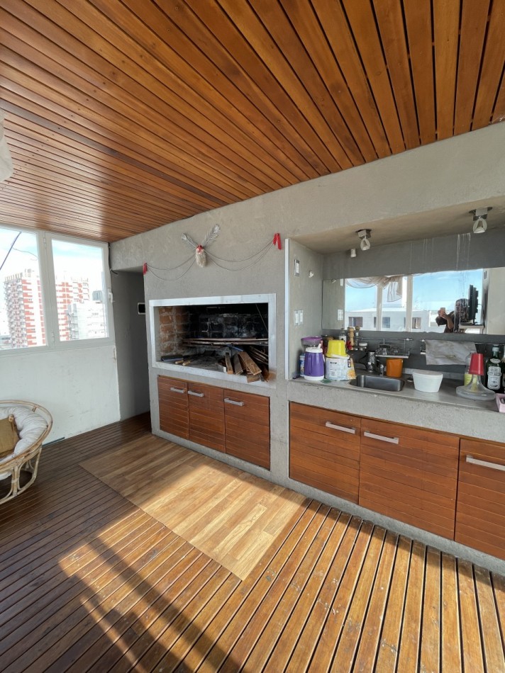DEPARTAMENTO DE CUATRO AMBIENTES CON TERRAZA PROPIA A METROS DEL MAR. MAR DEL PLATA