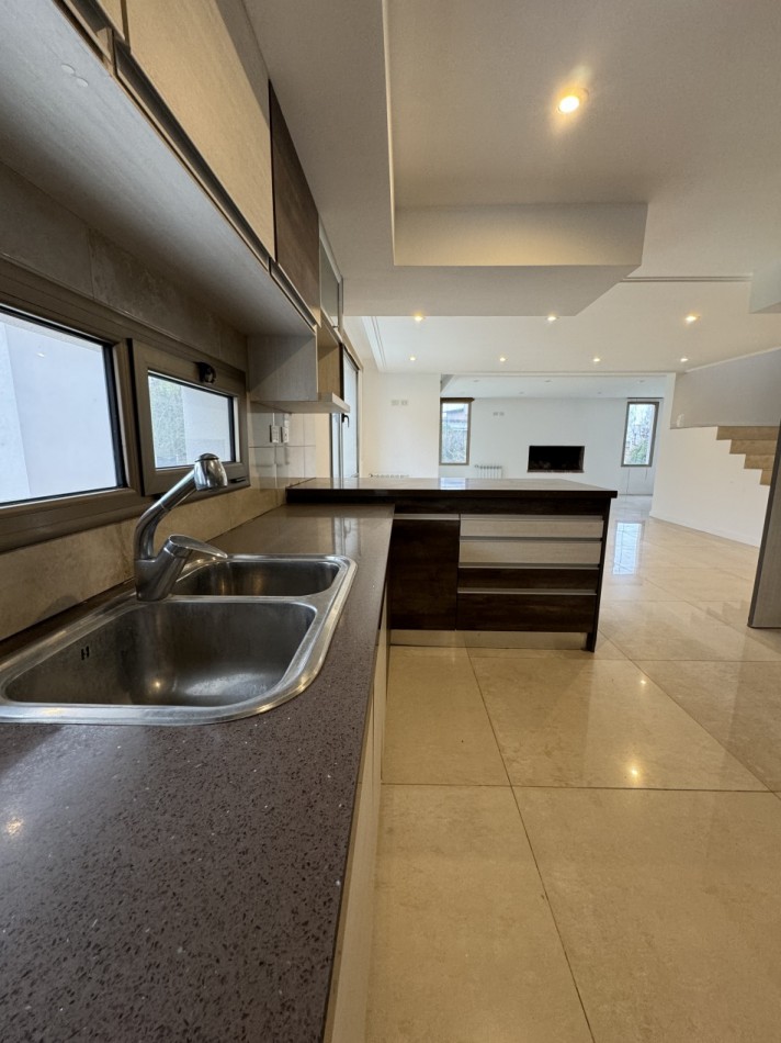 CASA EN ALQUILER 24 MESES BARRIO PRIVADO RUMENCO