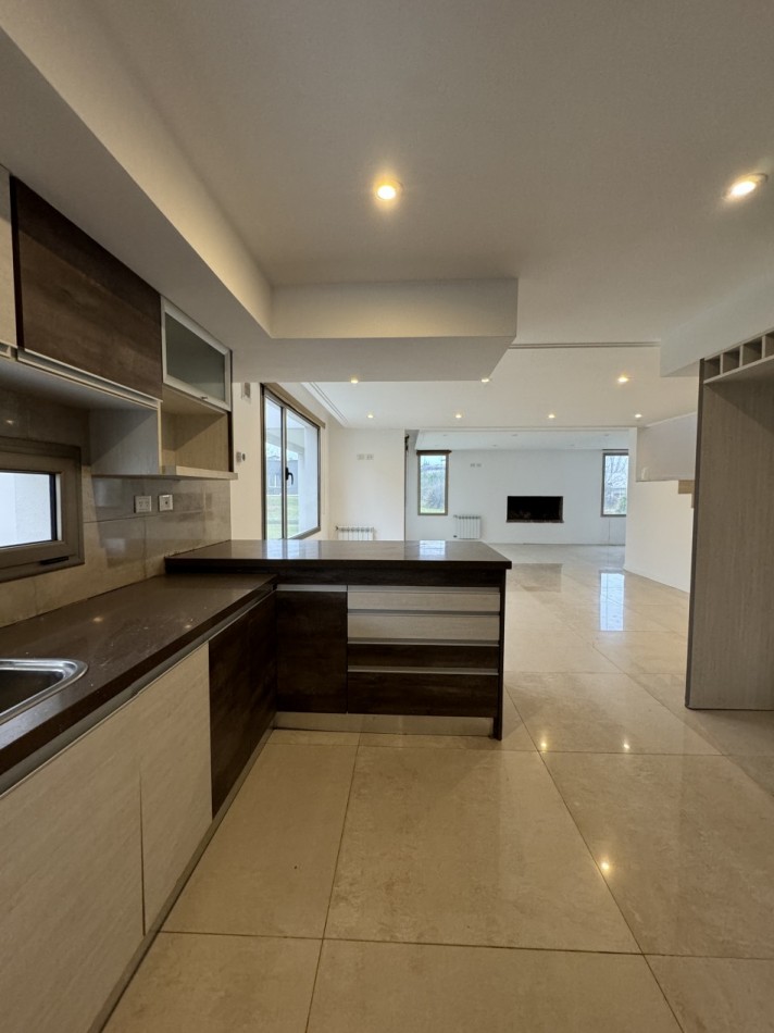 CASA EN ALQUILER 24 MESES BARRIO PRIVADO RUMENCO