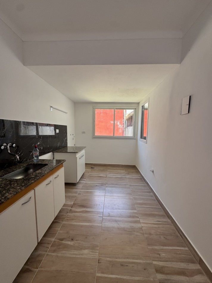 PH DE DOS AMBIENTES EN ALQUILER 24 MESES. SOLO UNO PROFESIONAL. ZONA GUEMES. MAR DEL PLATA