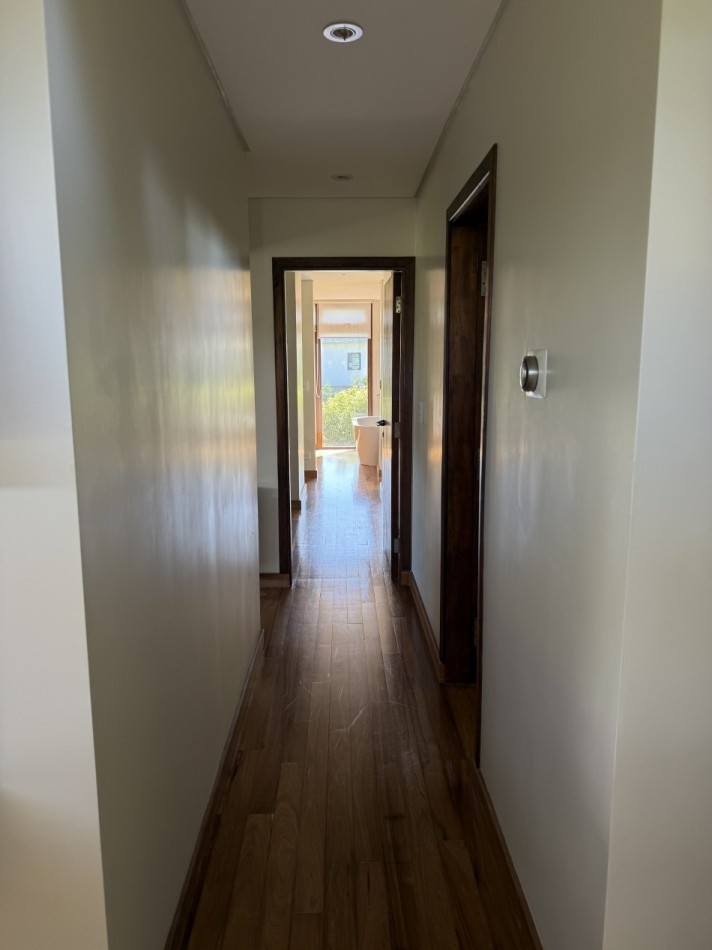 CASA DE CATEGORIA EN BARRIO PRIVADO ARENAS DEL SUR. MAR DEL PLATA