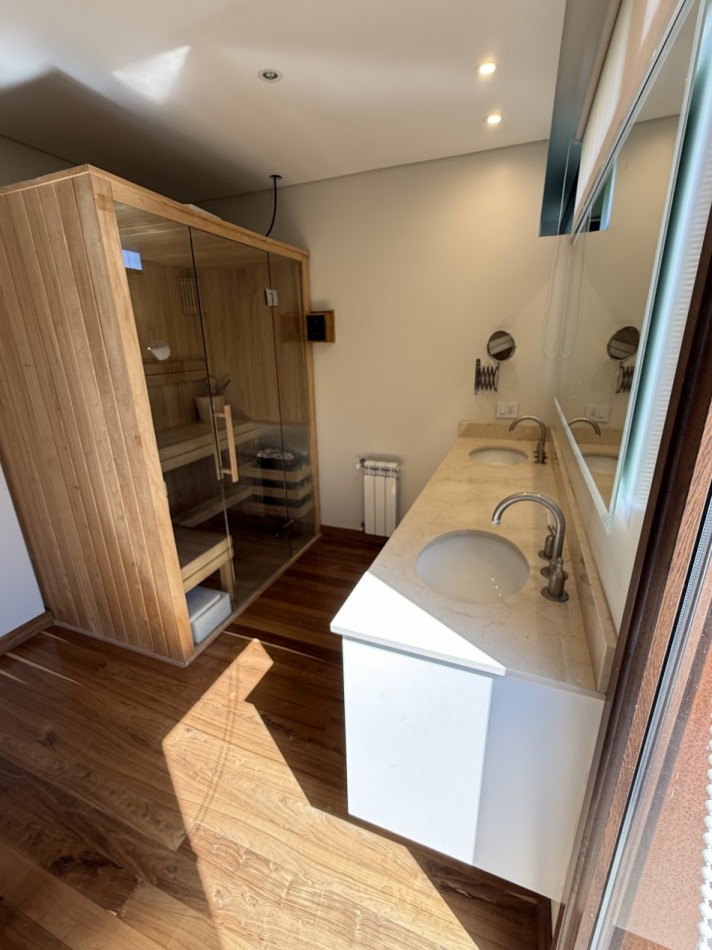 CASA DE CATEGORIA EN BARRIO PRIVADO ARENAS DEL SUR. MAR DEL PLATA