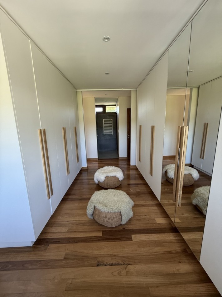 CASA DE CATEGORIA EN BARRIO PRIVADO ARENAS DEL SUR. MAR DEL PLATA