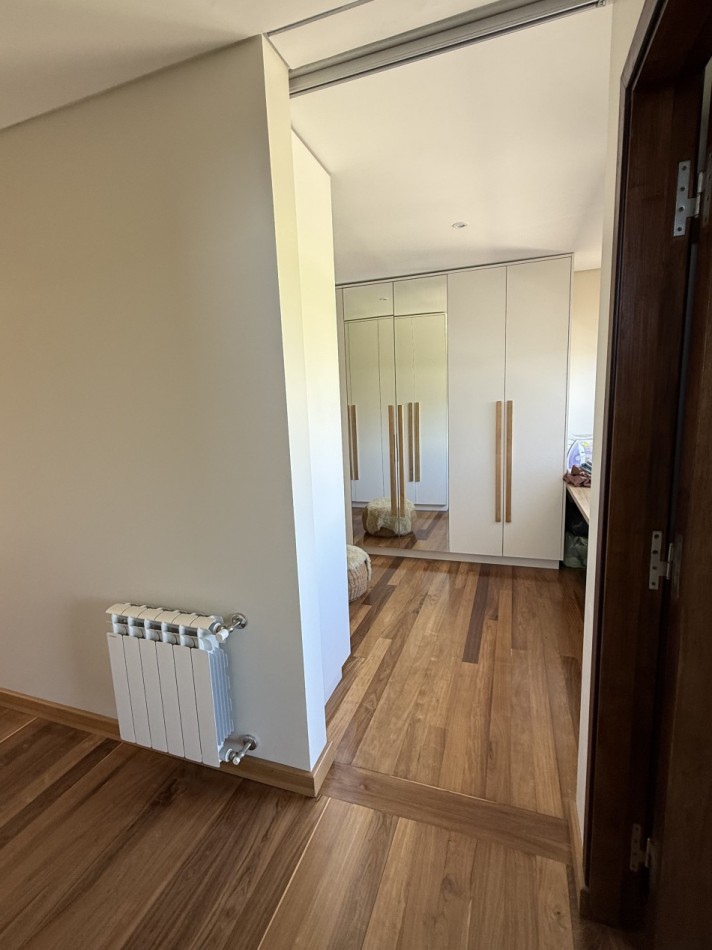 CASA DE CATEGORIA EN BARRIO PRIVADO ARENAS DEL SUR. MAR DEL PLATA