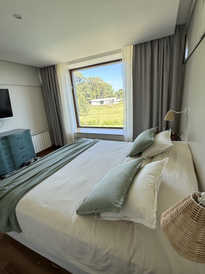 CASA DE CATEGORIA EN BARRIO PRIVADO ARENAS DEL SUR. MAR DEL PLATA