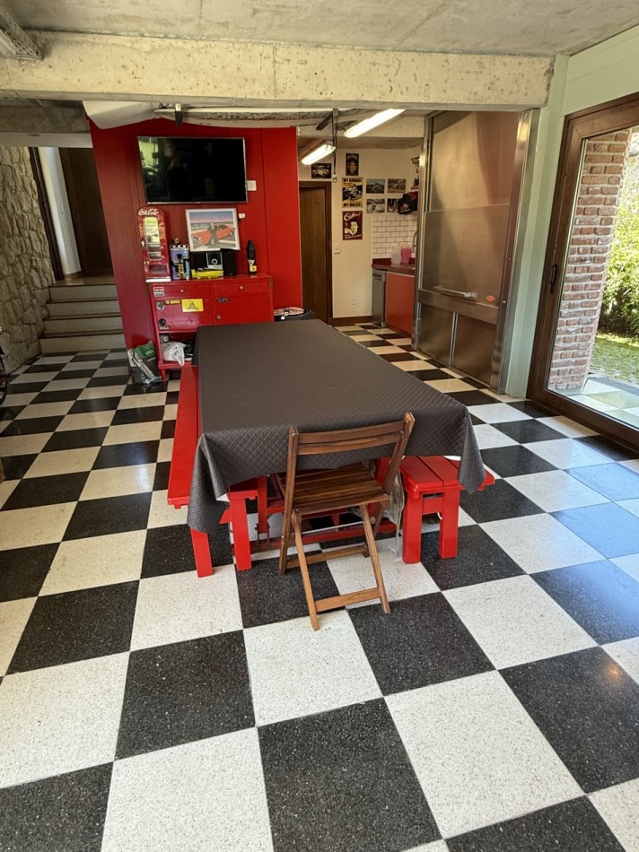 CASA DE CATEGORIA EN BARRIO PRIVADO ARENAS DEL SUR. MAR DEL PLATA