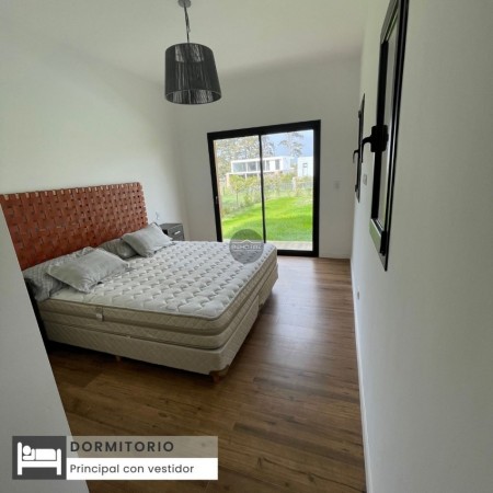 ()CASA EN BARRANCAS DE SAN BENITO, BARRIO PRIVADO. ALQUILER POR TEMPORADA. 3 AMBIENTES. CHAPADMALAL