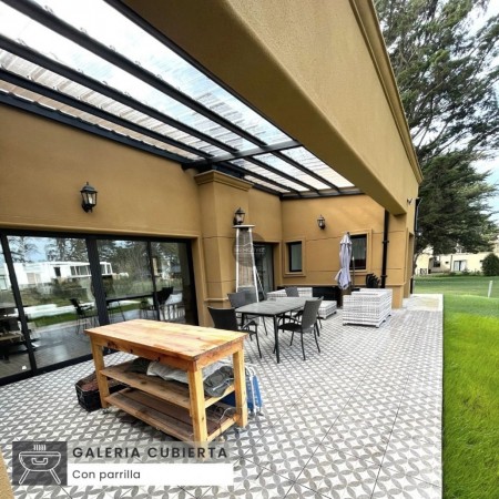()CASA EN BARRANCAS DE SAN BENITO, BARRIO PRIVADO. ALQUILER POR TEMPORADA. 3 AMBIENTES. CHAPADMALAL