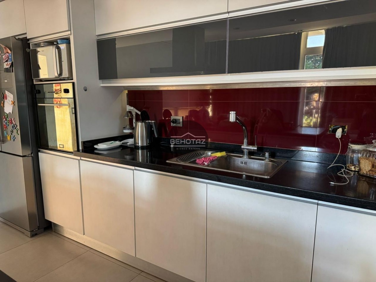 CASA DE 3 AMBIENTES EN ALQUILER POR 24 MESES, EN LOS ACANTILADOS, MAR DEL PLATA.