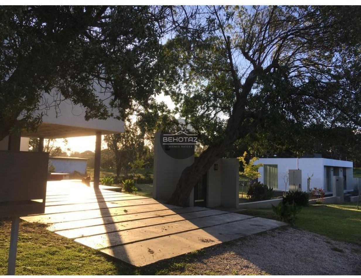 CASA DE 3 AMBIENTES EN ALQUILER POR 24 MESES, EN LOS ACANTILADOS, MAR DEL PLATA.