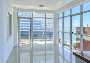 Semipiso de tres ambientes con balcon y vista al mar. Mar del Plata 