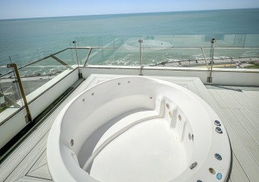 ()Semipiso en ALQUILER PERMANENTE. 3 ambientes con cochera, playa Varese, Mar del Plata