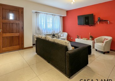 Excelente casa con parque en la mejor zona de La Perla. Mar del Plata. 