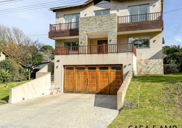 MODERNA CASA 5 AMBIENTES CON PISCINA CLIMATIZADA EN SIERRA DE LOS PADRES. VENTA