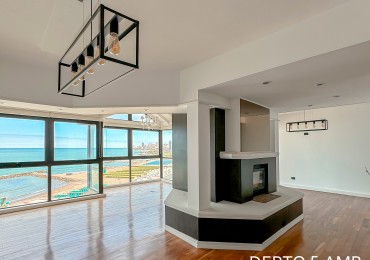 Excelente departamento en duplex de 5 ambientes con vista plena al mar. La Perla. Mar del Plata