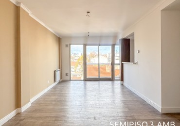 SEMIPISO DE TRES AMBIENTES CON BALCON A LA CALLE Y COCHERA CUBIERTA. MAR DEL PLATA 