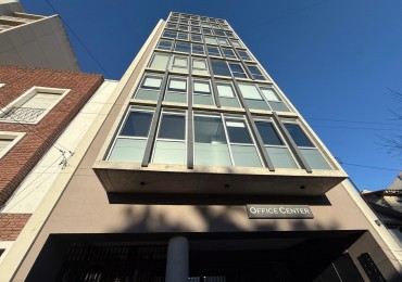 MODERNA OFICINA EN VENTA CON COCHERA CUBIERTA EN ZONA MACROCENTRO. MAR DEL PLATA