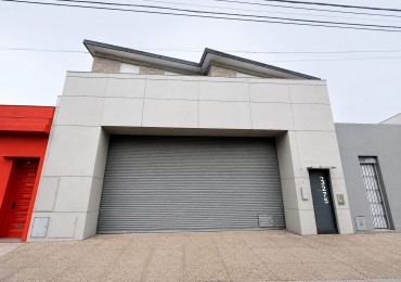 VENTA EN BLOCK - IMPORTANTE GALPON + 5 OFICINAS SOBRE AV. JUAN B JUSTO - POSIBILIDAD DE FINANCIACION